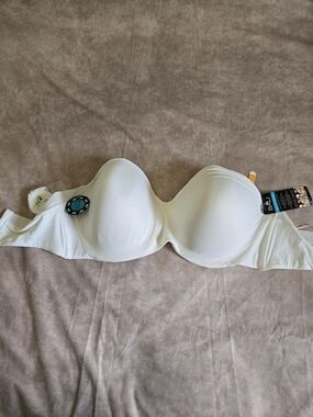 Bali Strapless Bra Smooth Stay in Place Full Support Multiway Underwire 40DD